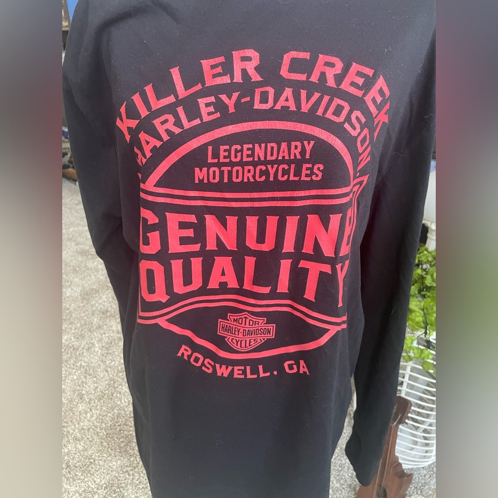 Harley Davidson long Sleeved Mens tee in SZ L in gently used condition